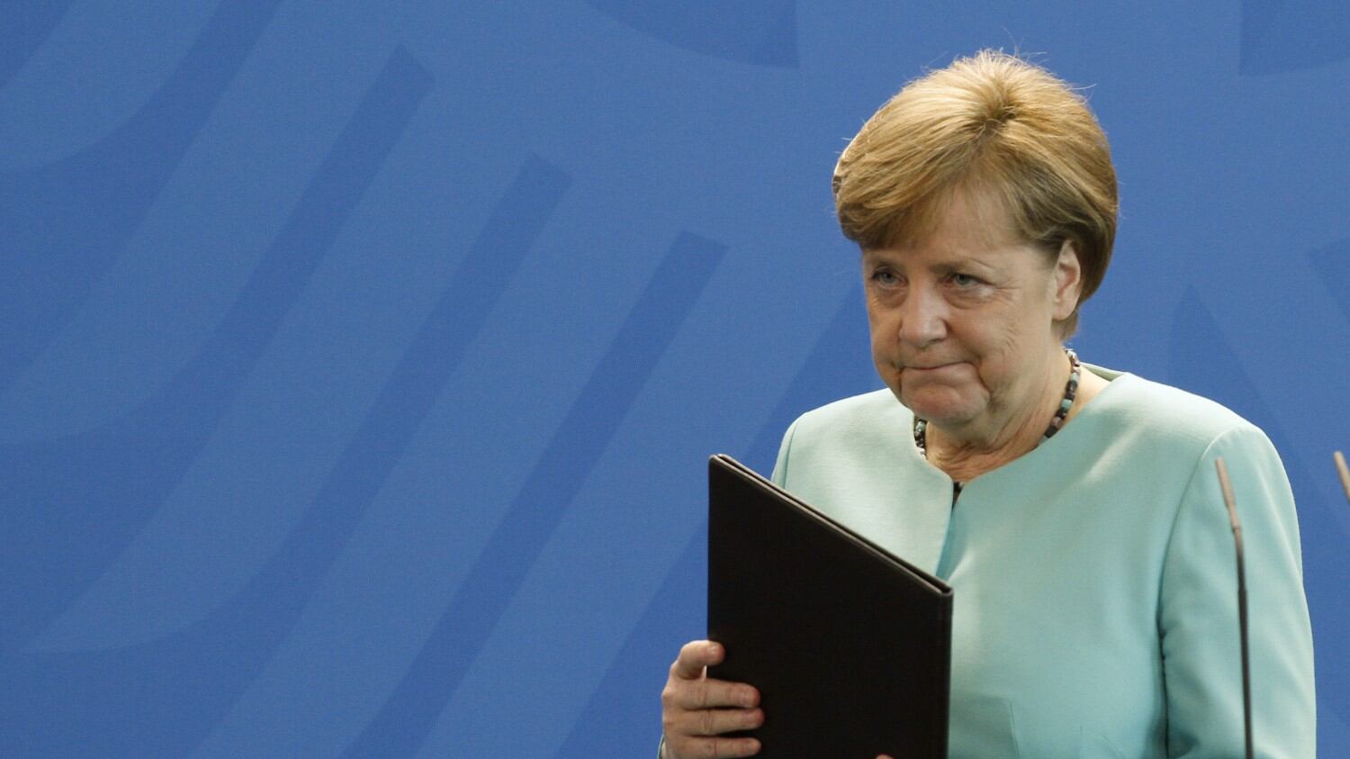 Sfida Csu alla Merkel: "Un limite ai profughi"