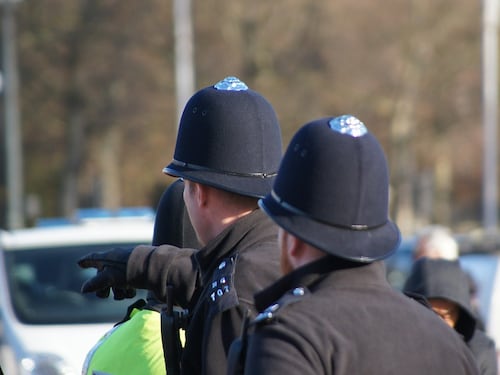 Picchiato e accoltellato dalla fidanzata: 22enne la denuncia