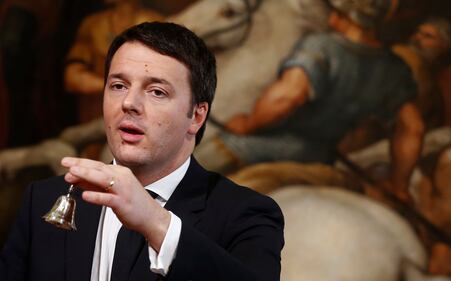 La stretta di mano tra Renzi e Letta. Ed è gelo 6