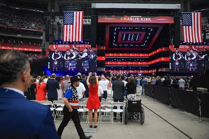 Il lungo addio a Charlie Kirk in Arizona 1