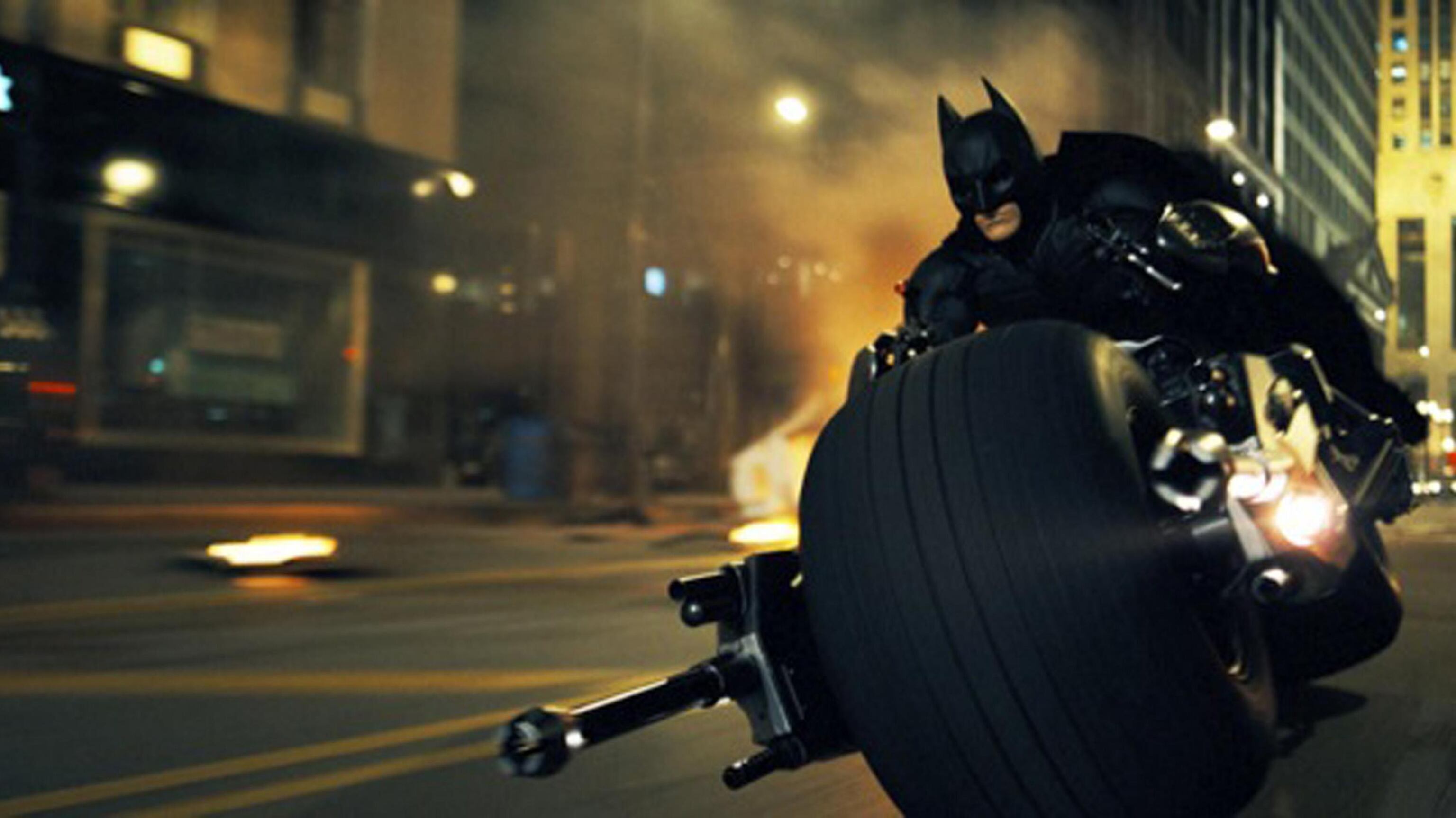 Riparte la balla del Batman fascista: la follia che circola in rete