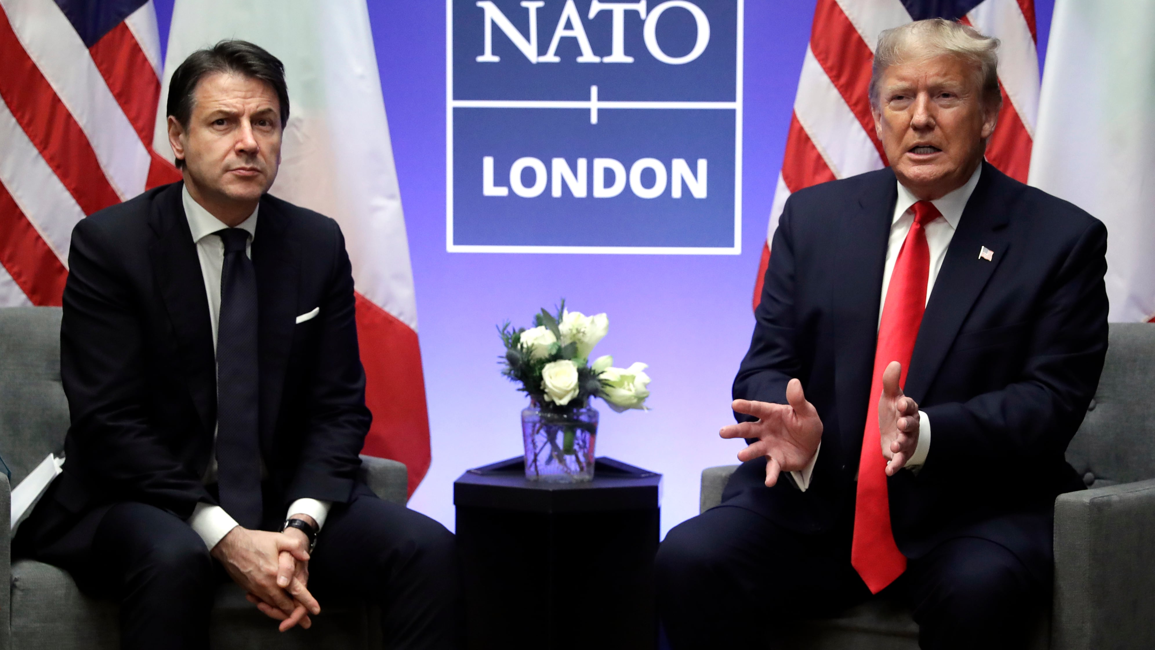 Primo sgarbo di Conte a Grillo. Fugge dal summit con la Cina