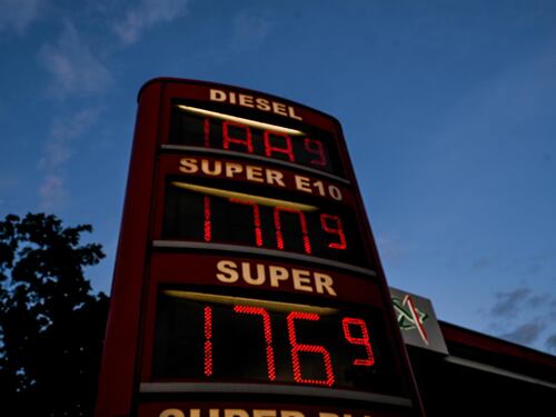 "Aprire le finestre 5 minuti, doccia solo 2 volte". I tedeschi si preparano allo stop del gas russo