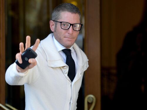 Cocaina, alcol, soldi e ricatto: così volevano incastrare Lapo. Ecco il video della mazzetta