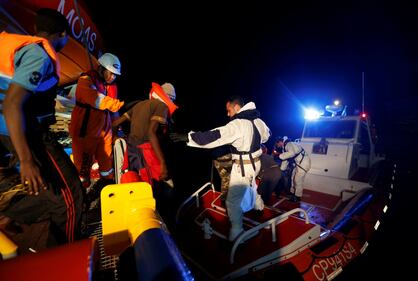 Migranti, il lavoro dei soccorritori nel Mediterraneo 8
