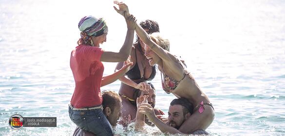 Isola dei Famosi: foto hot da Playa Uva 18