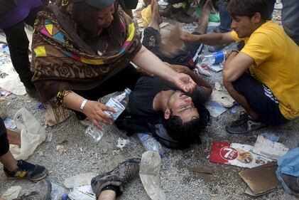 Lesbo invasa dagli immigrati: scontri e feriti 9