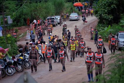 Thailandia, i primi ragazzini sono usciti dalla grotta 1