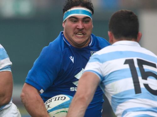 Rugby, regalò una banana marcia al compagno di squadra: sospeso