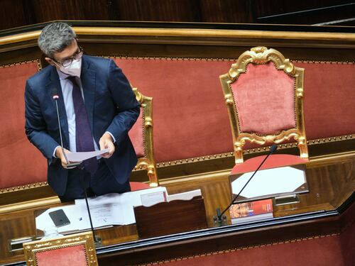 "È tra i più controllati..". Ora Orlando difende il reddito grillino