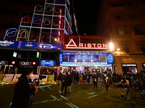 "Il festival di Sanremo si sposti a Milano". La proposta choc per la kermesse Rai
