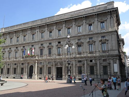 Ora Sala assume una manager per trovare casa ai rom
