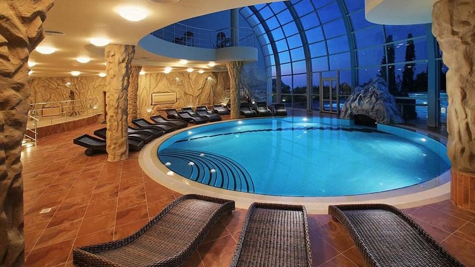 Stanze segrete, piscine e salotti blindati: così i super-ricchi di Dubai si rifugiano sotto terra