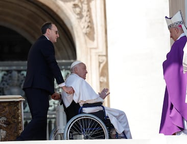 Papa Francesco torna tra i fedeli in piazza San Pietro 5