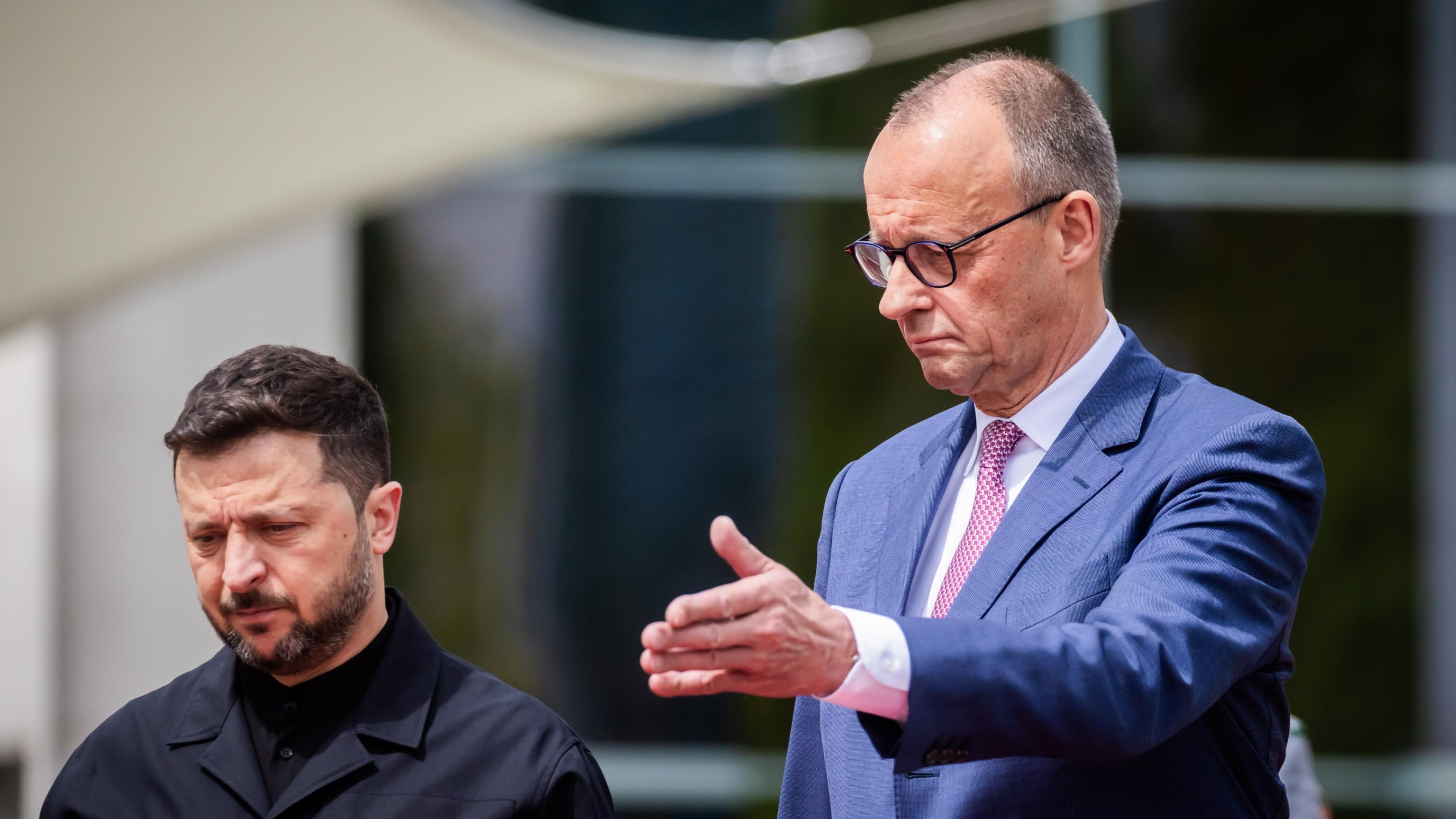 Da Merz armi e soldi, ultimatum di Trump