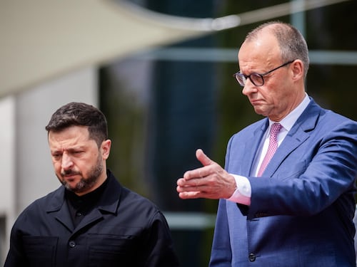 Da Merz armi e soldi, ultimatum di Trump