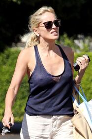 Sharon Stone, seno in vista sul red carpet 14