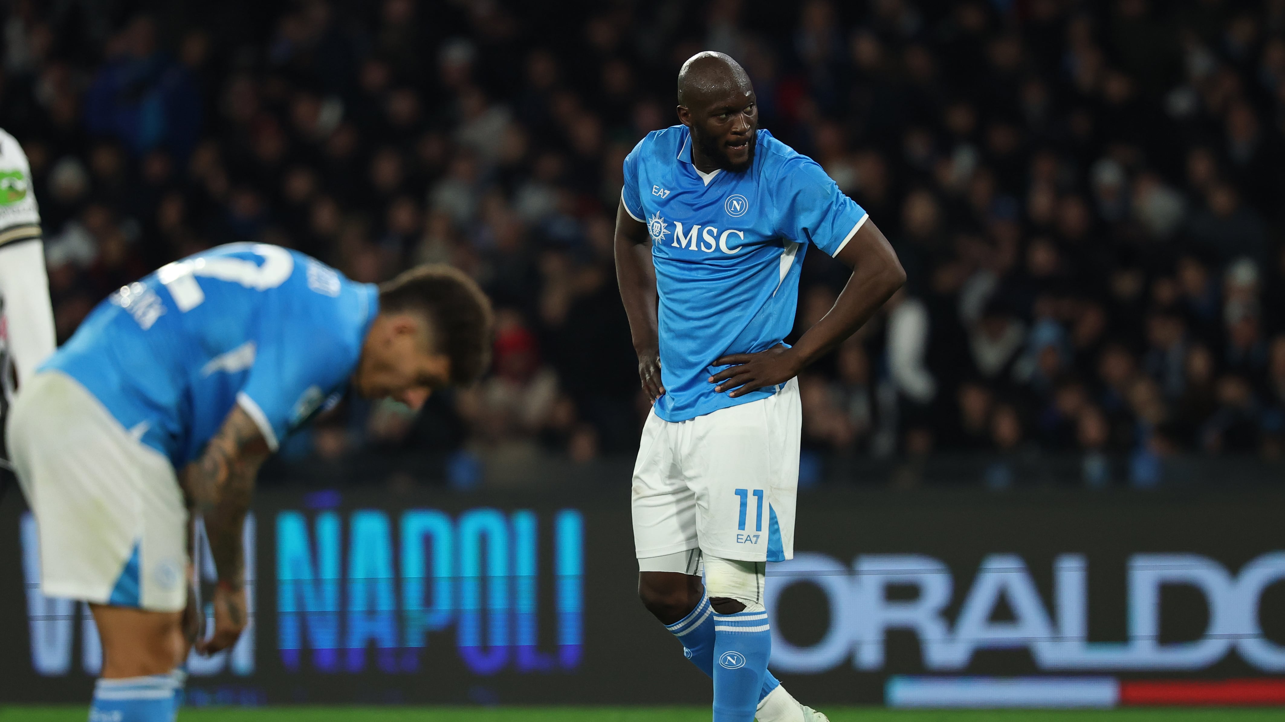 Grave lutto per Lukaku, morto il padre Roger. Lo sfogo: "La vita non sarà più la stessa"
