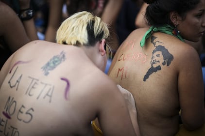 In Argentina è il "tetazo", per diffondere il topless 12