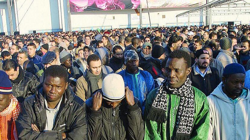 Ramadan in magazzino E profughi al Palasharp