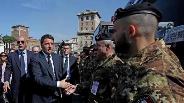 Renzi si dimentica di invitare il Marò alla parata del 2 giugno