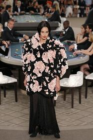 La sfilata di Chanel tra tavoli della roulette e slot 11