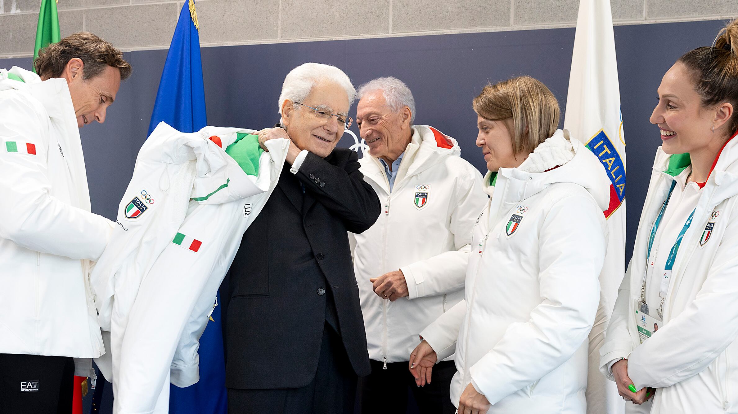 Migliaia in strada per la "fiamma". E Vance e i potenti paralizzano Milano