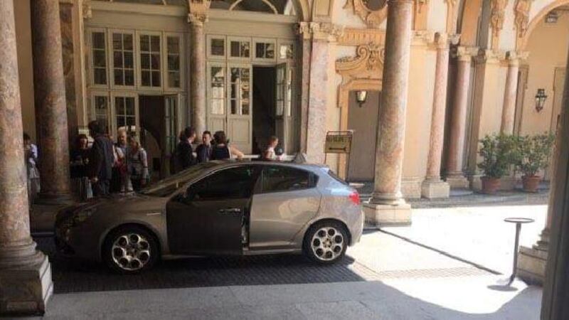 Pd contro la Appendino: "Ora usa l'auto blu"