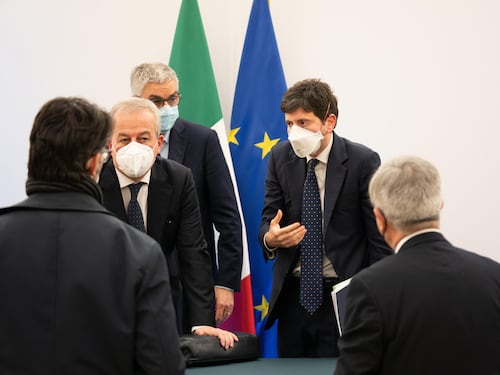 Tamponi a tutti, Brusaferro era scettico. E Guerra (Oms): "La cavolata del secolo"