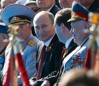 Putin alla parata col nastro degli indipendentisti 20