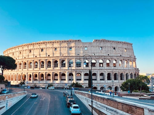 Oggi il Colosseo si illumina con i colori dell’Ucraina per il 35° anniversario della sua indipendenza