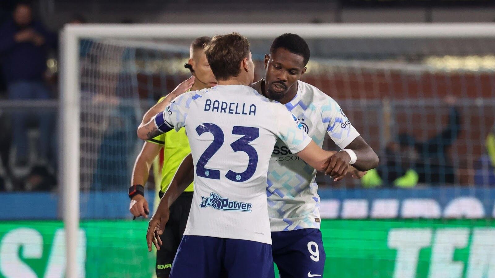 L’Inter va sotto, poi ribalta 4-3 il Como e mette l’allungo decisivo per lo scudetto