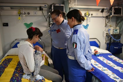 La portaerei Cavour sala operatoria per il progetto Operation Smile 8