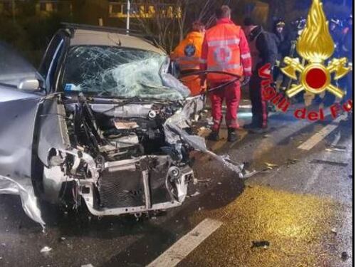 Frontale con un camion, muore a soli 27 anni