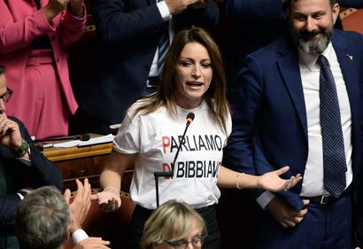 La Borgonzoni protesta in Senato: "Parliamo di Bibbiano" 2