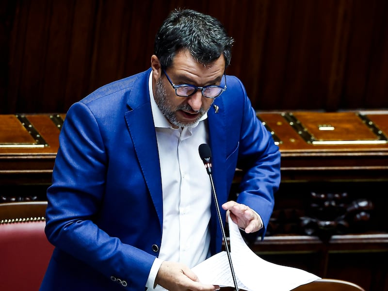 Ferrovie, Salvini zittisce i detrattori: “Ecco i dati e i numeri: mai così tanti treni in circolazione al giorno”