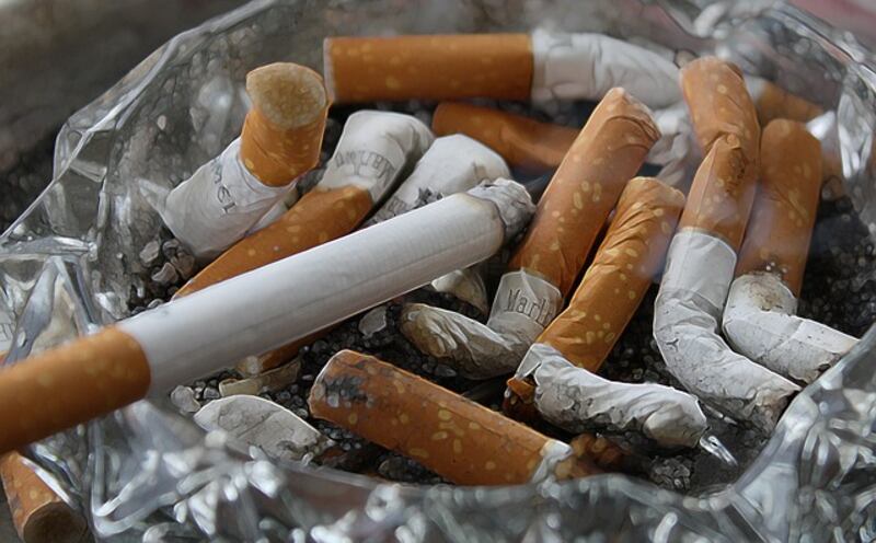 Francia, guerra al fumo: un pacchetto a 13 euro