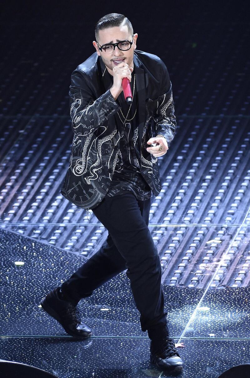 Sanremo 2016: gli abiti della prima serata 24