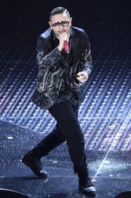 Sanremo 2016: gli abiti della prima serata 24