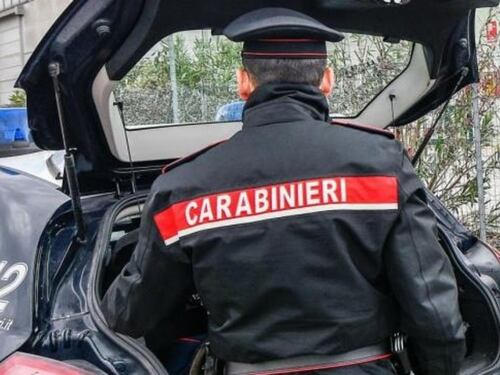 Modena, magrebino ubriaco provoca incidente e aggredisce carabinieri