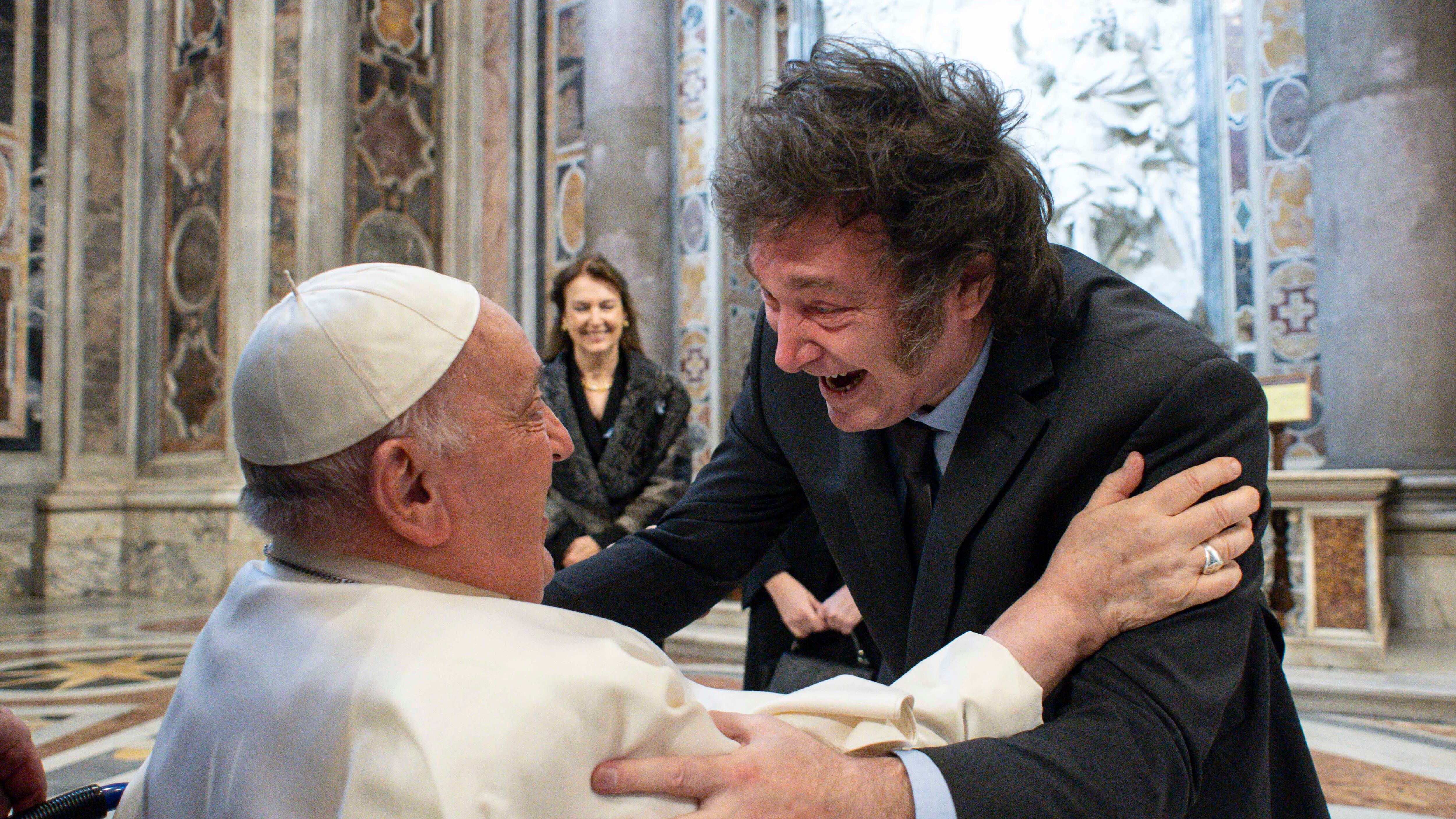 Affetto dopo gli insulti. Pace tra Milei e il Papa