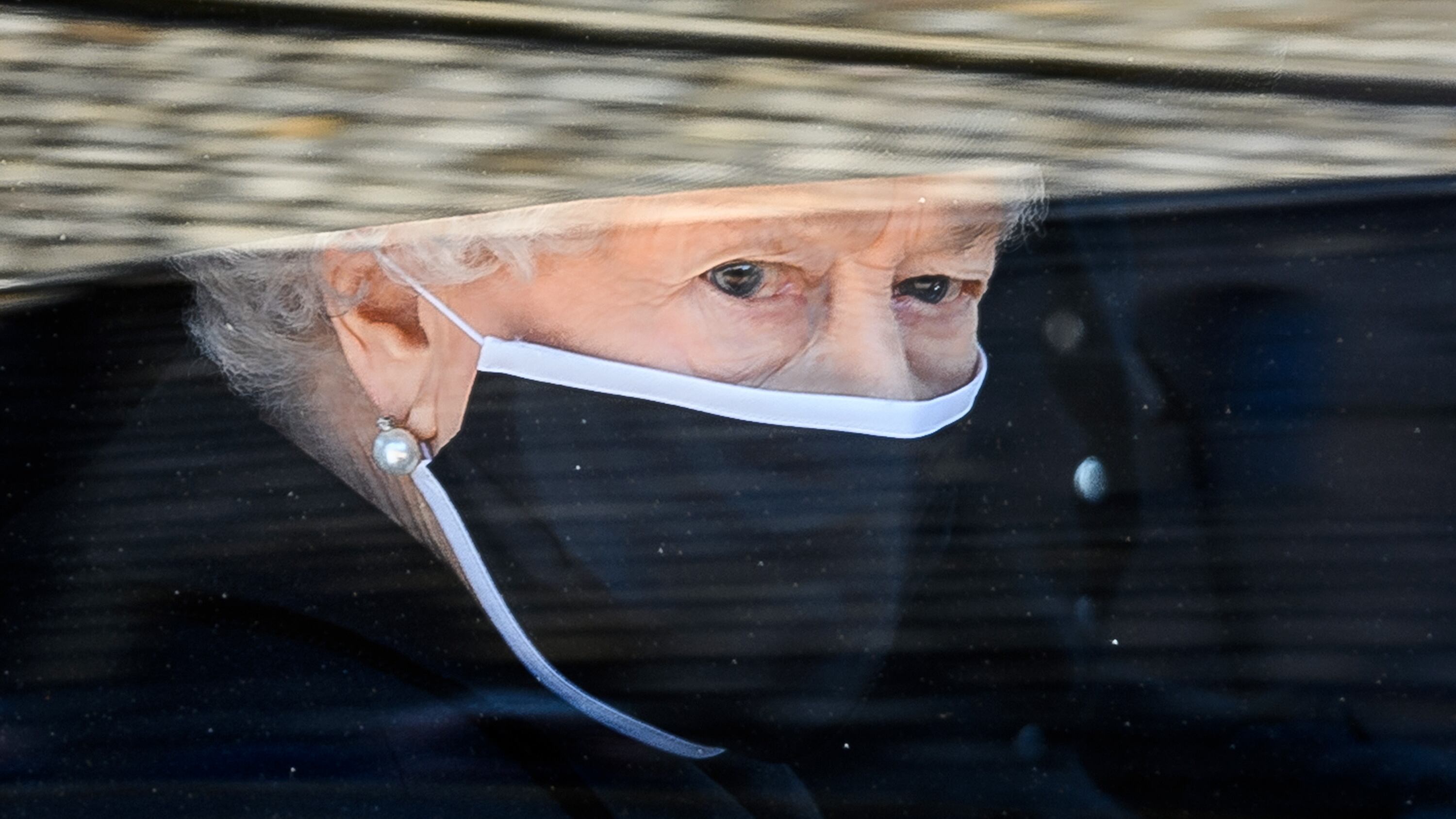 La morte dell'amato cucciolo: l'ultimo dolore della regina Elisabetta