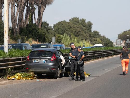 Ancora sangue sulle strade di Roma: coppia di turisti travolta e uccisa da un'auto
