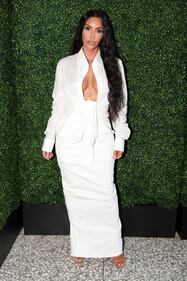 Kim Kardashian bollente in tanga 4