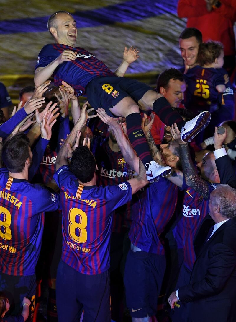 Il commovente addio di Iniesta al Barcellona 9