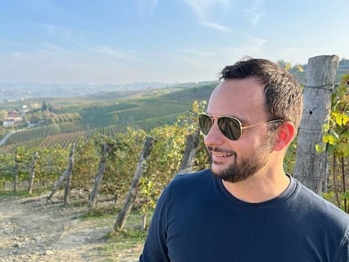 Addio al giornalista Fabio Postiglione, morto per un incidente in moto. Aveva sfidato la camorra