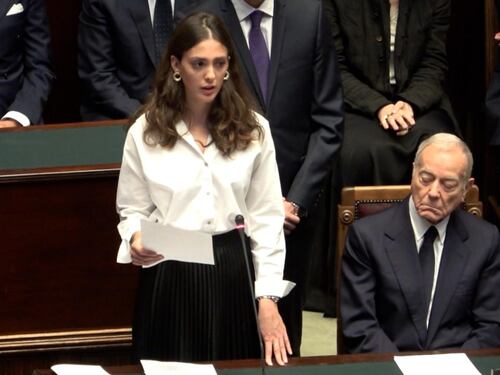 Il discorso commosso della nipote Sofia. "Sempre presente con noi come col Paese"