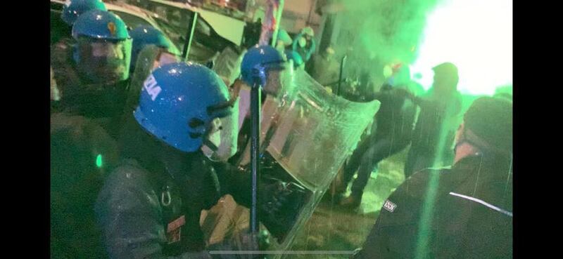 Scontri tra agenti e militanti di Casapound a Casal Bertone 5