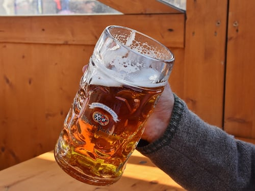 Chi non beve alcol si assenta di più dal lavoro