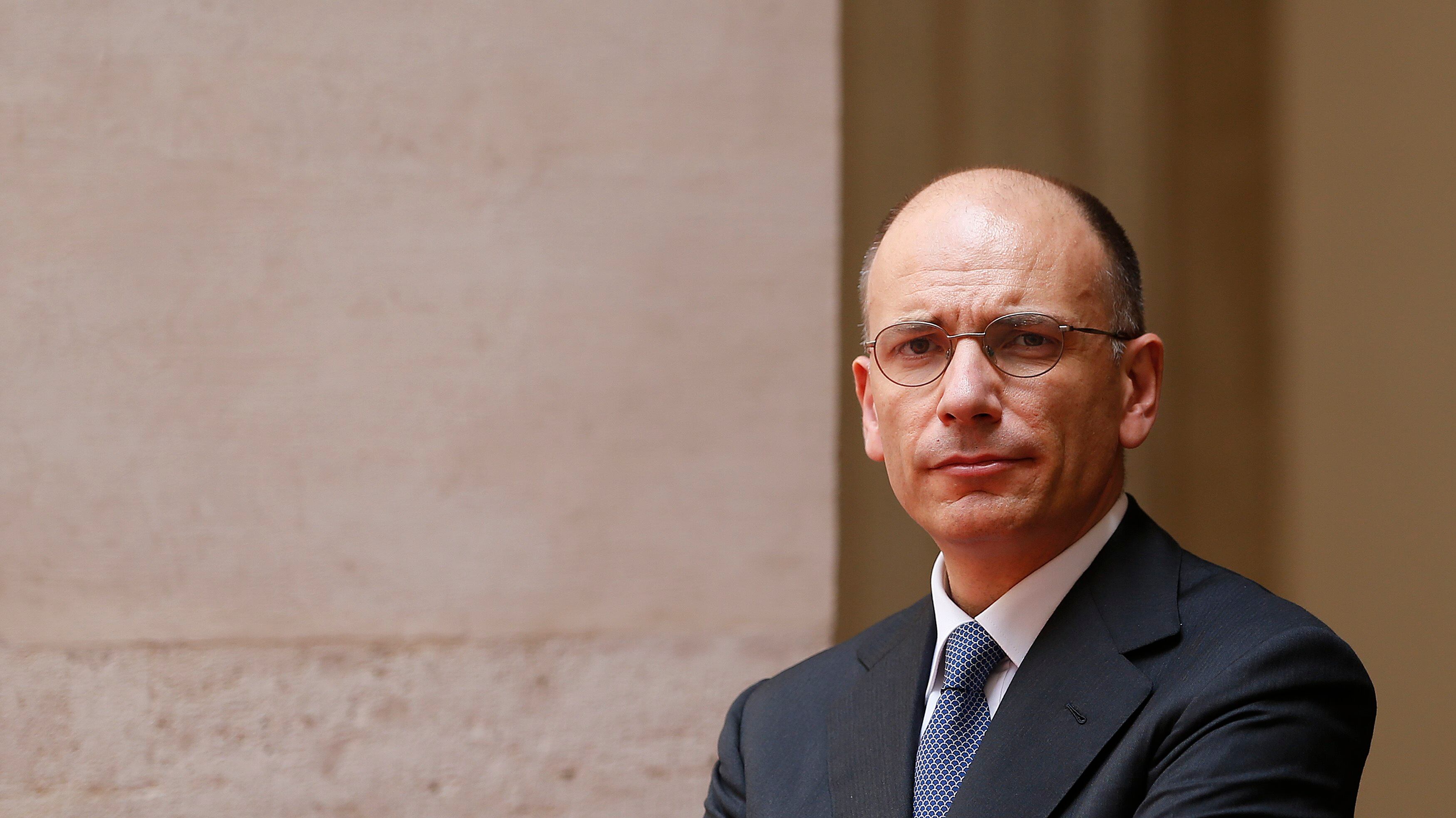 Letta: "Troppi privilegi e troppi politici"